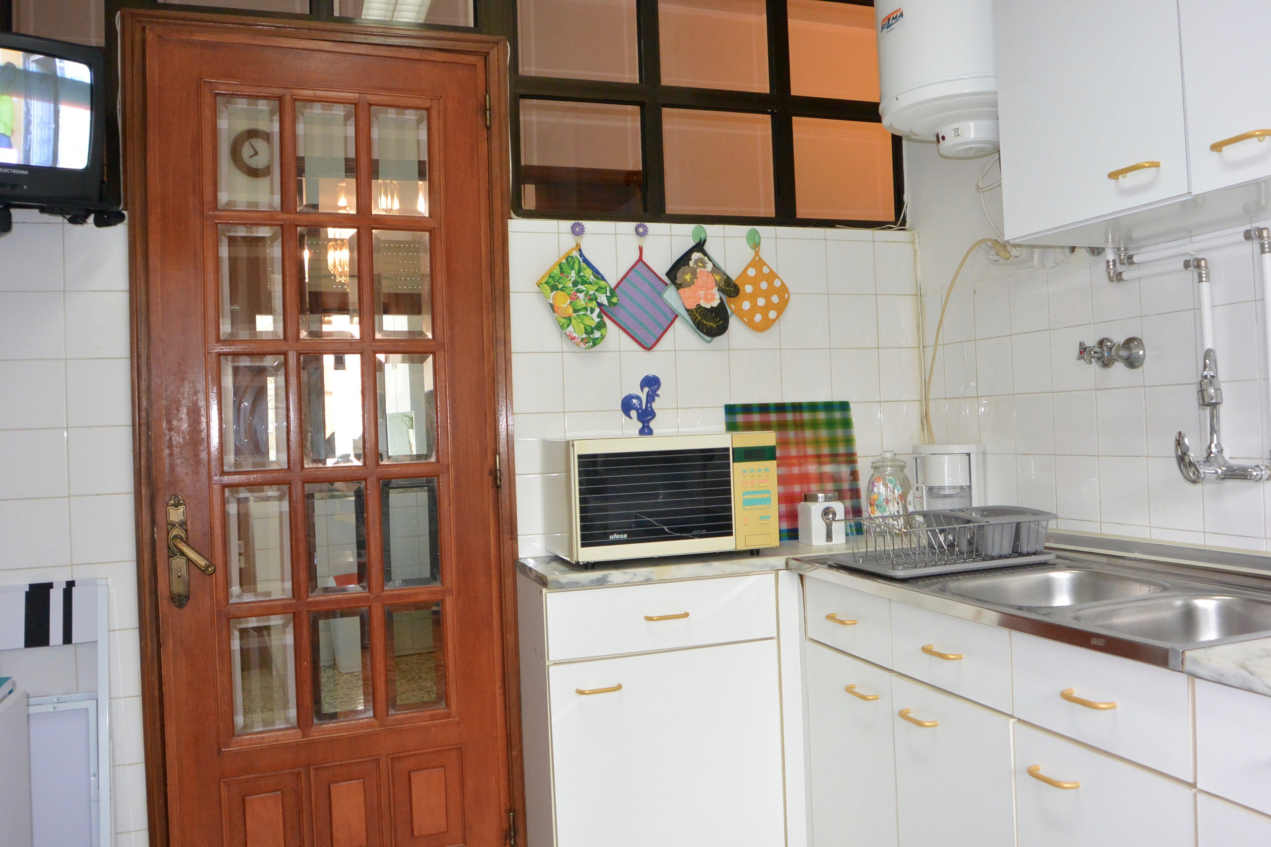 Casa Gama, 3 bedroom family apartment in Porto (beach area)