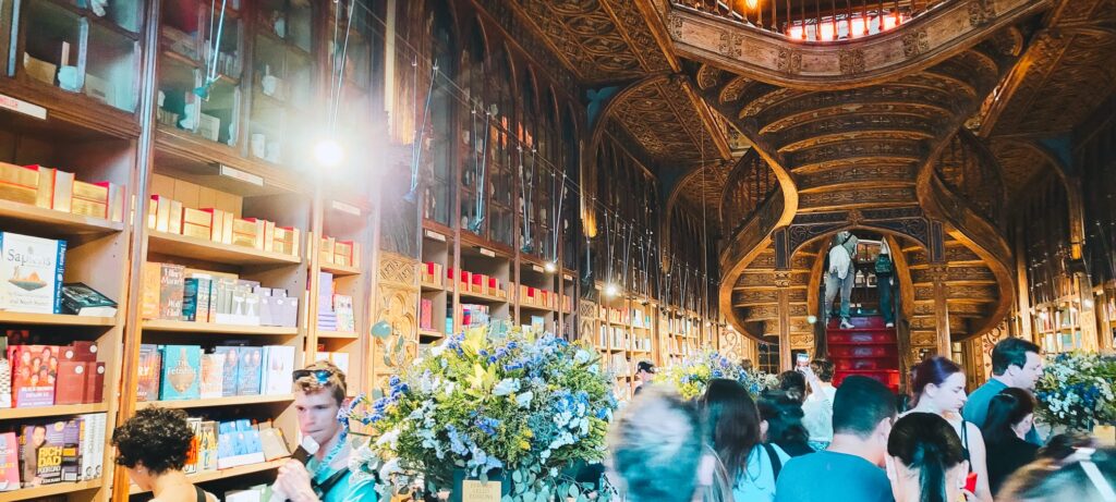 Porto's Street Art Scene: A Visual Journey Through the City's Graffiti and Murals