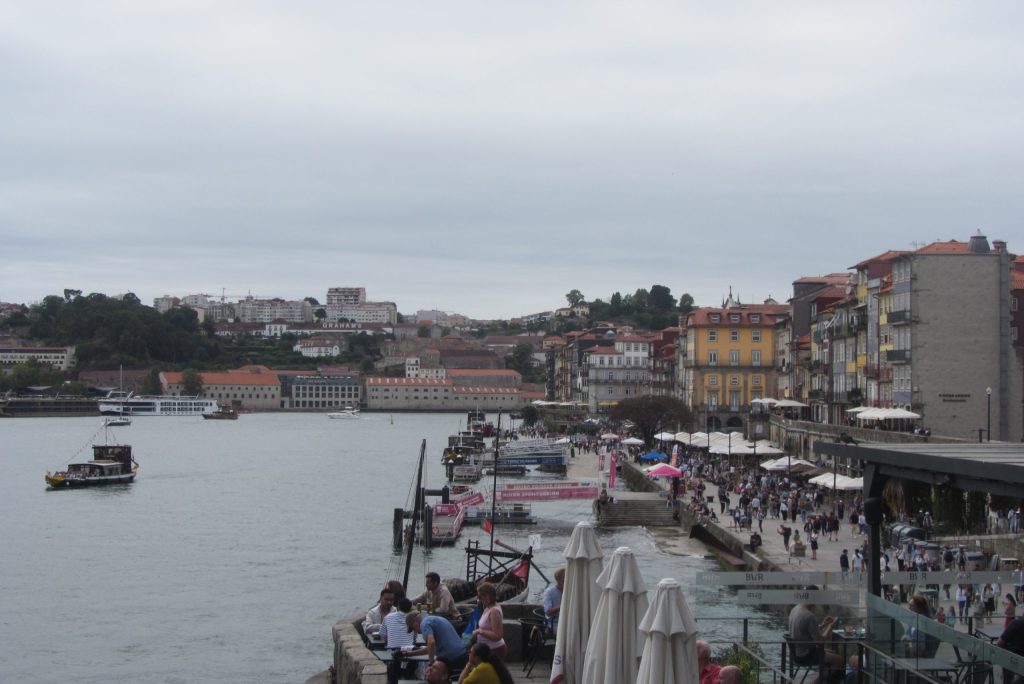 Smart Sightseeing: When Not To Visit Porto's Popular Attractions